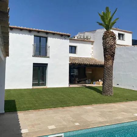 Villa Masia Moreras Autenticidad Renovada 100 Porcien A 10 Minutos De Sitges En Coche 12 Huespedes Piscina Aire Aconc 6 Apertura 15 Julio 2025 Viladellops