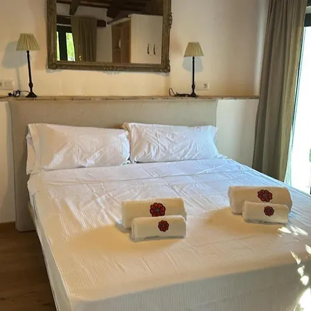 Masia Moreras Autenticidad Renovada 100 Porcien A 10 Minutos De Sitges En Coche 12 Huespedes Piscina Aire Aconc 6 Apertura 15 Julio 2025 Villa Viladellops